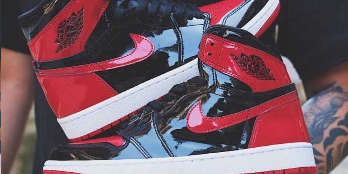 Air Jordan 1: The Retro High OG Patent Bred