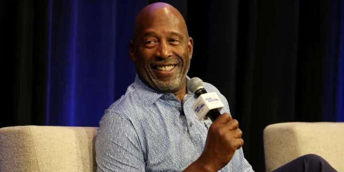 Lakers Legend James Worthy Optimistic About Team's Chances This Season